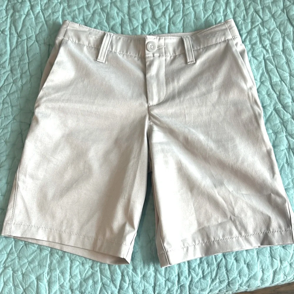 Boys Under Armour golf shorts - Picture 1 of 3